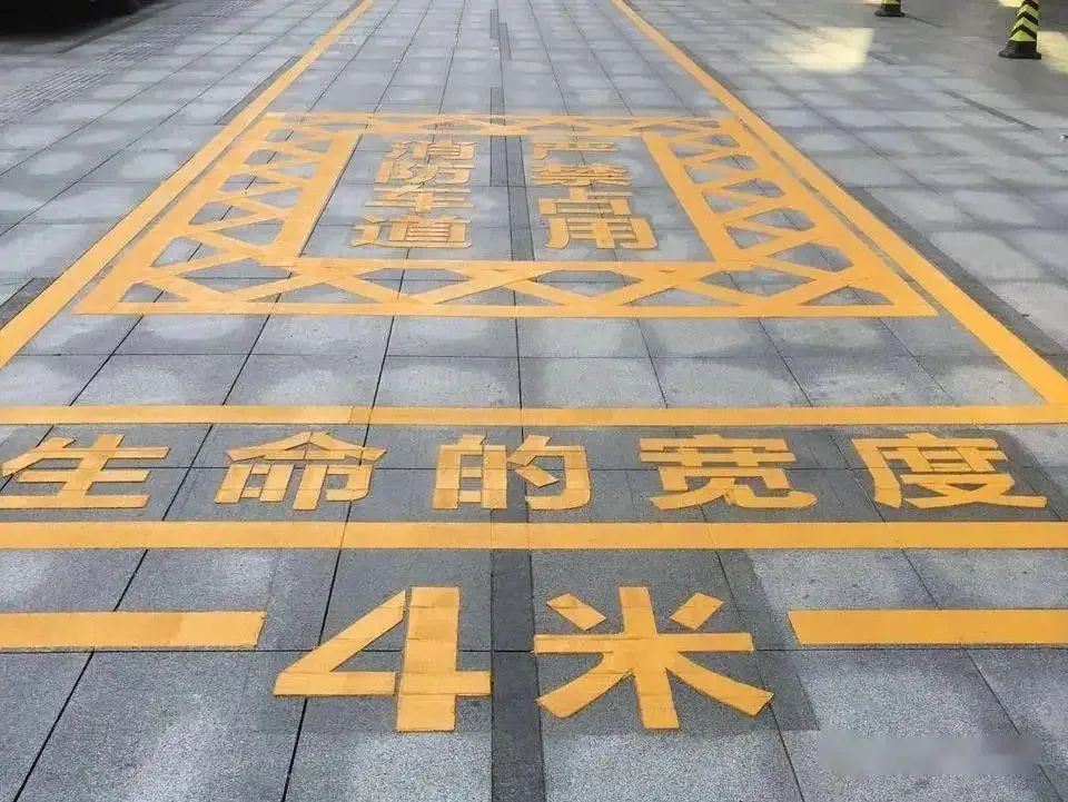 DƬ